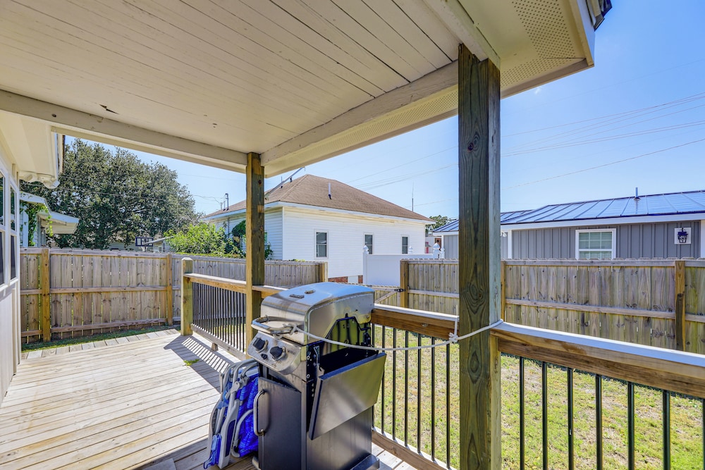 Fenced Yard, Walkable Location: Cozy Beaufort Home