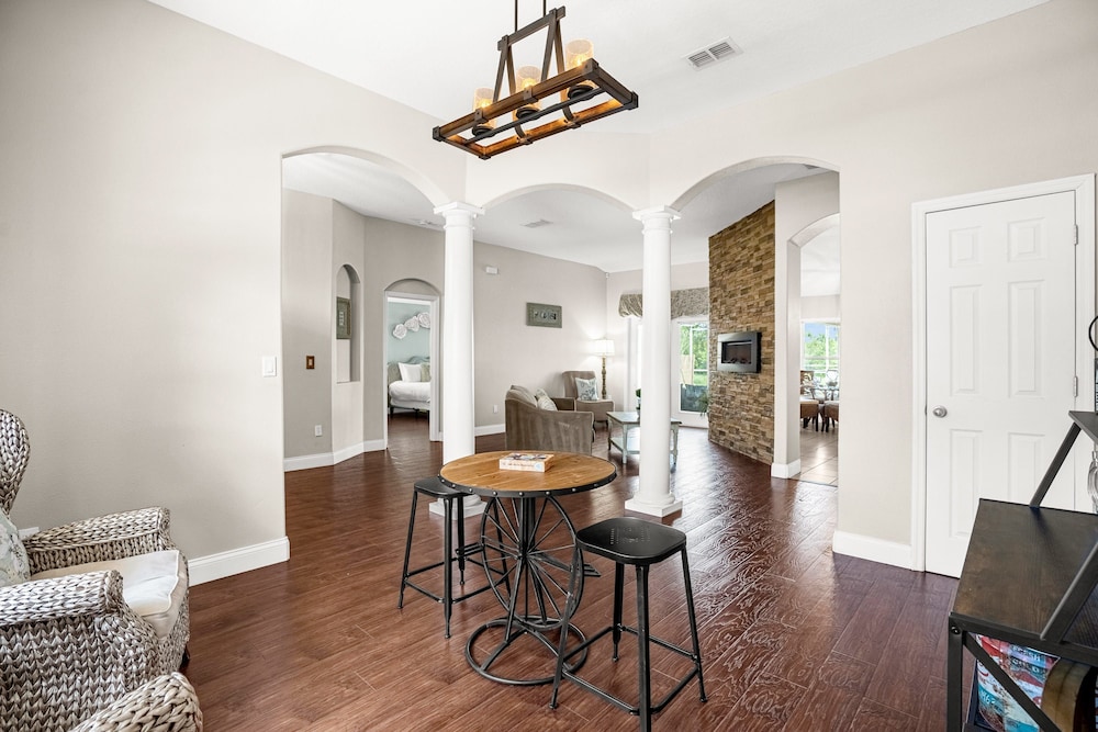 Upstay - Waterside Home With Pool and Hot Tub