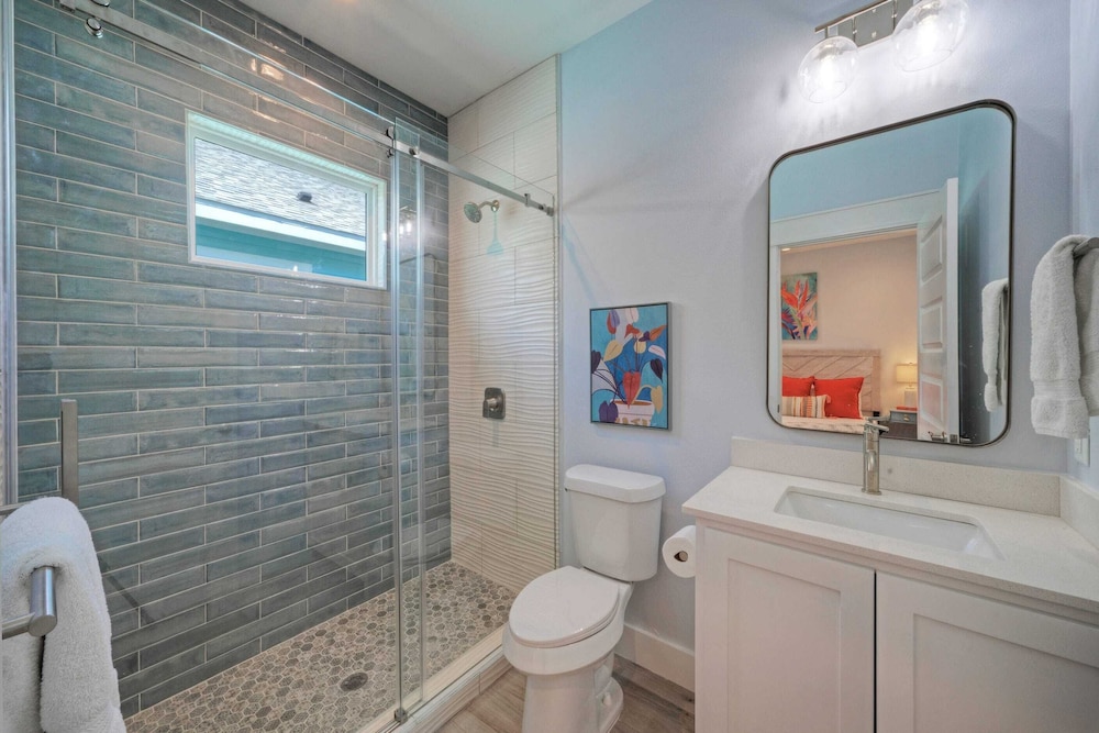 Deja Blue Coastal Retreat w/ Pool, Firepit, BBQ & Outdoor TV Lounge