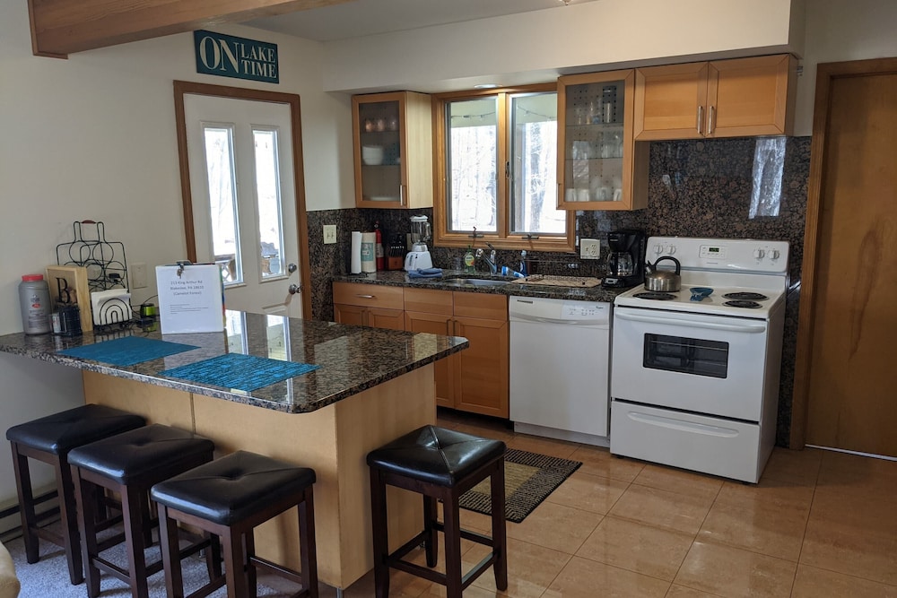 Mountain Memories by Avantstay Hot Tub Enclosed Deck, Large Yard w/ Fire Pit view 2