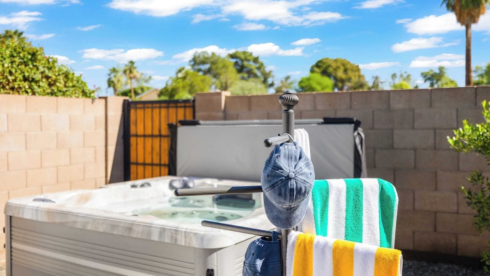 Near Camelback Mtn, Old Town, Trails, Golf + Spas w/ Pool, Hot Tub Camelback Casa by Avantstay