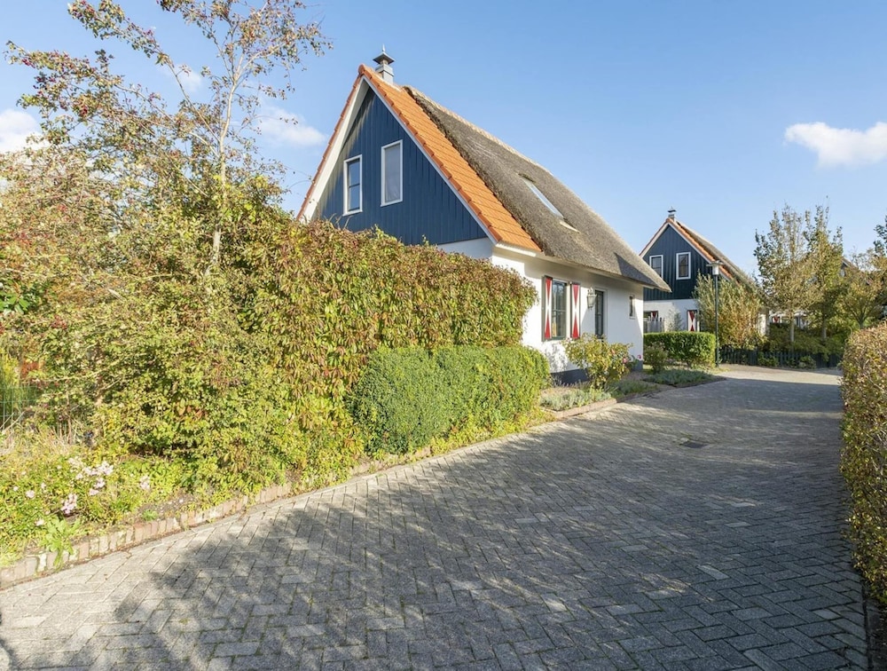 Stylish Villa With Garden