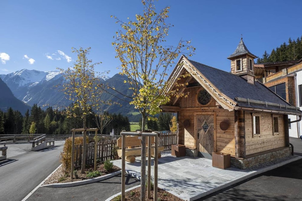 Welcoming Chalet Near Wildkogel Ski Arena