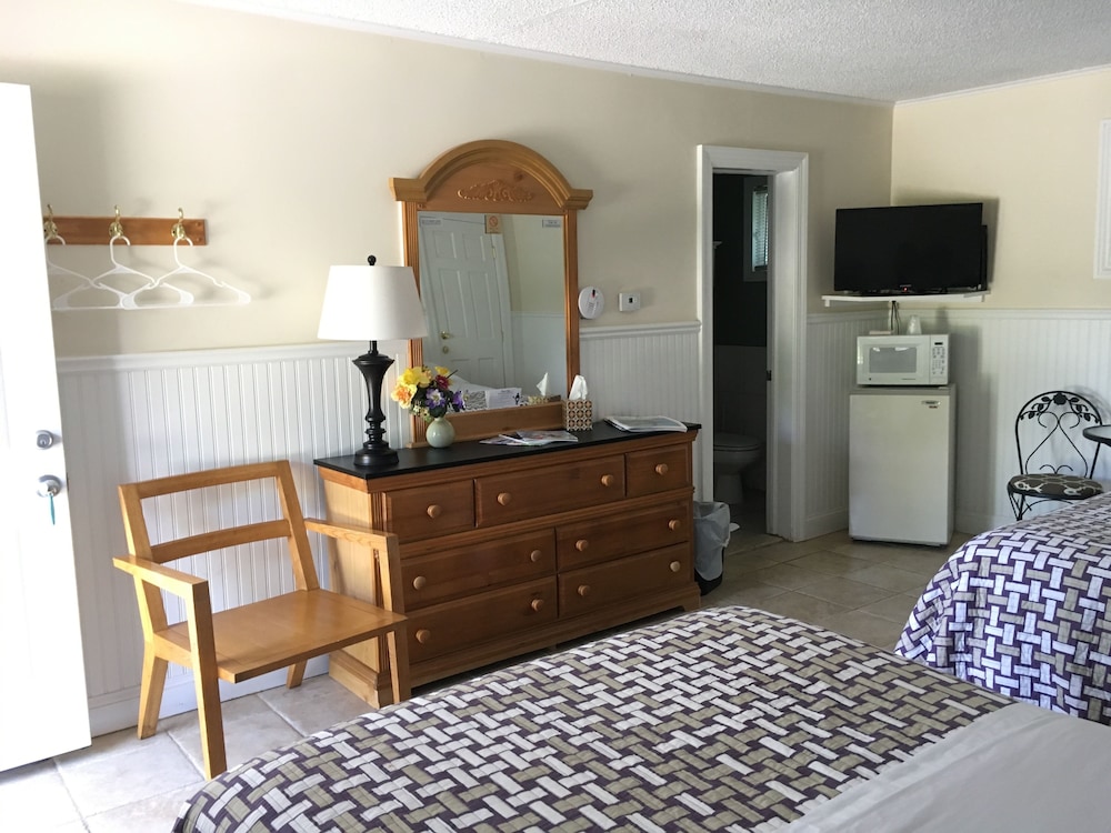 Westhampton Seabreeze Motel
