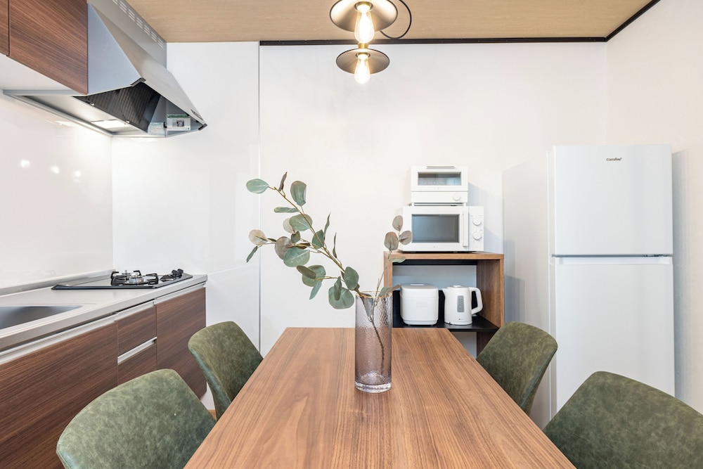 HT HOUSE