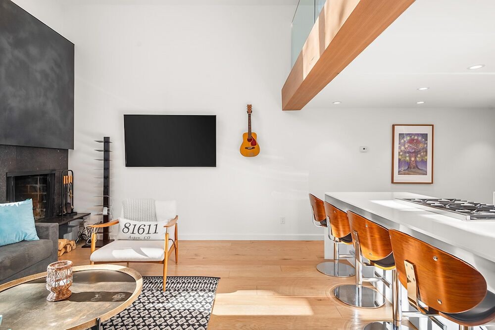 Fifth Avenue Condominiums by Frias