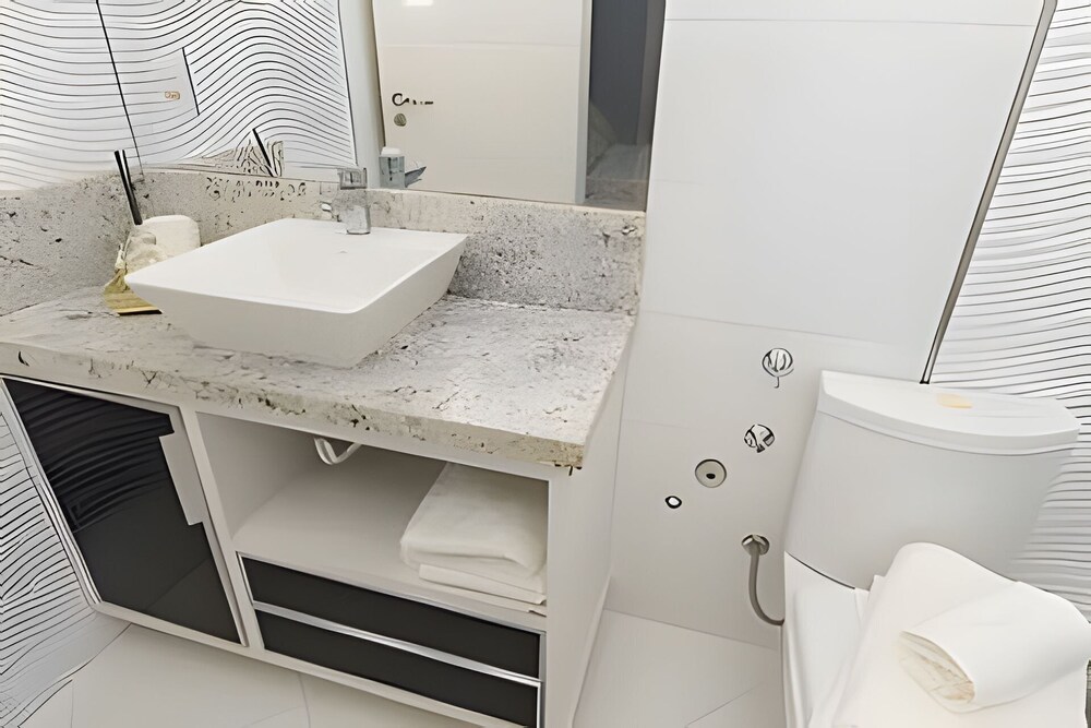 Casa com piscina 5 suites 1 quarto e AC