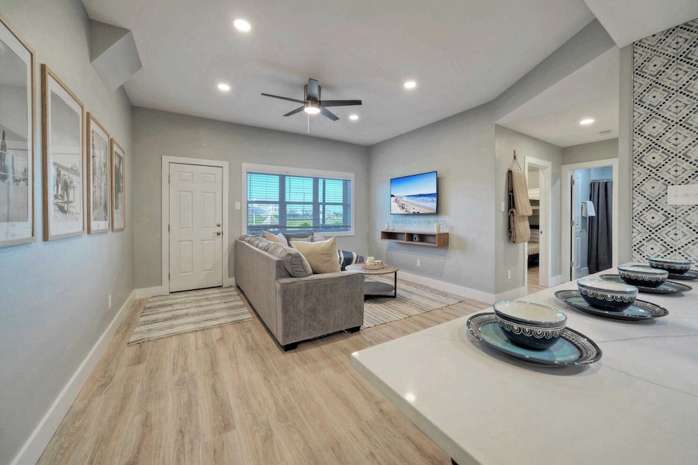 Steps to Sandfest 2 Condos in Beachfront Complex w/ Pool, Pickleball/tennis
