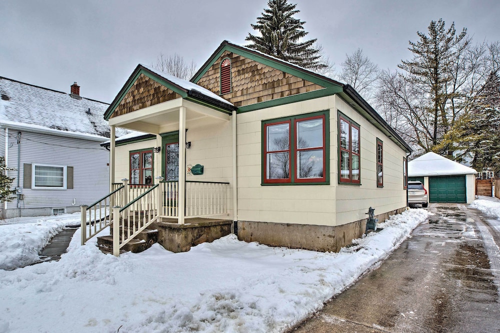 Cozy Cedarburg House - Walk to Historic Downtown!