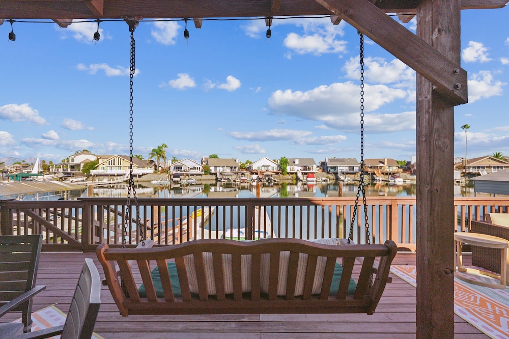 Waterfront Escape With Private Dock 3 Bedroom Home