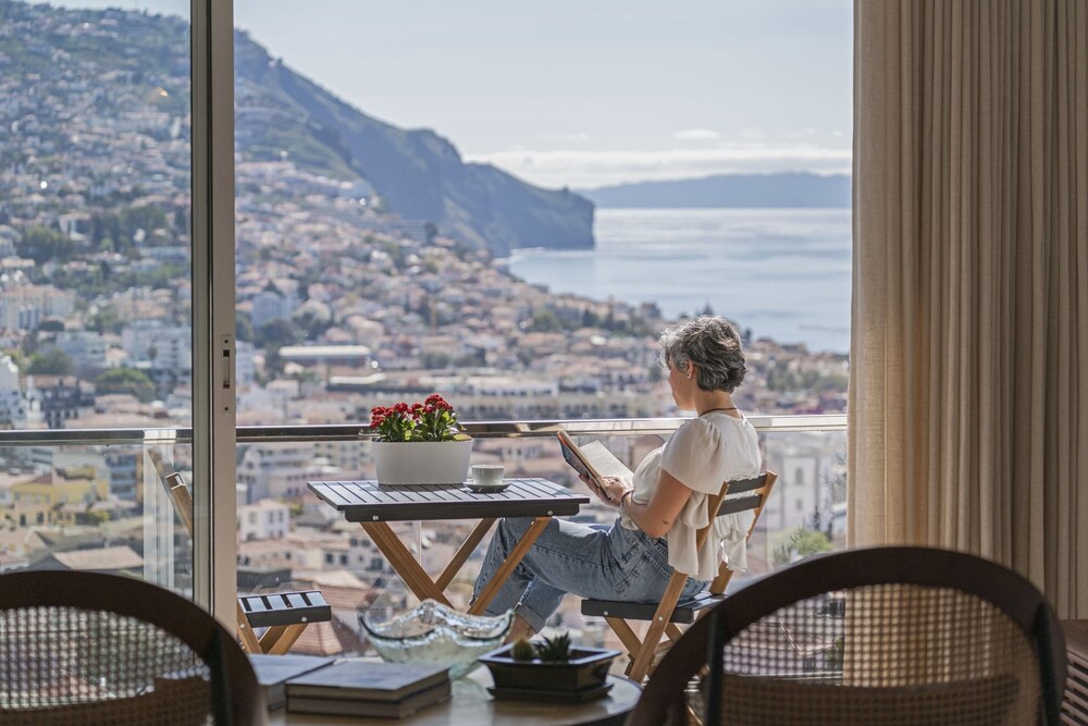 Duplex With sea and Mountain Views, Casa do Castelo view 2