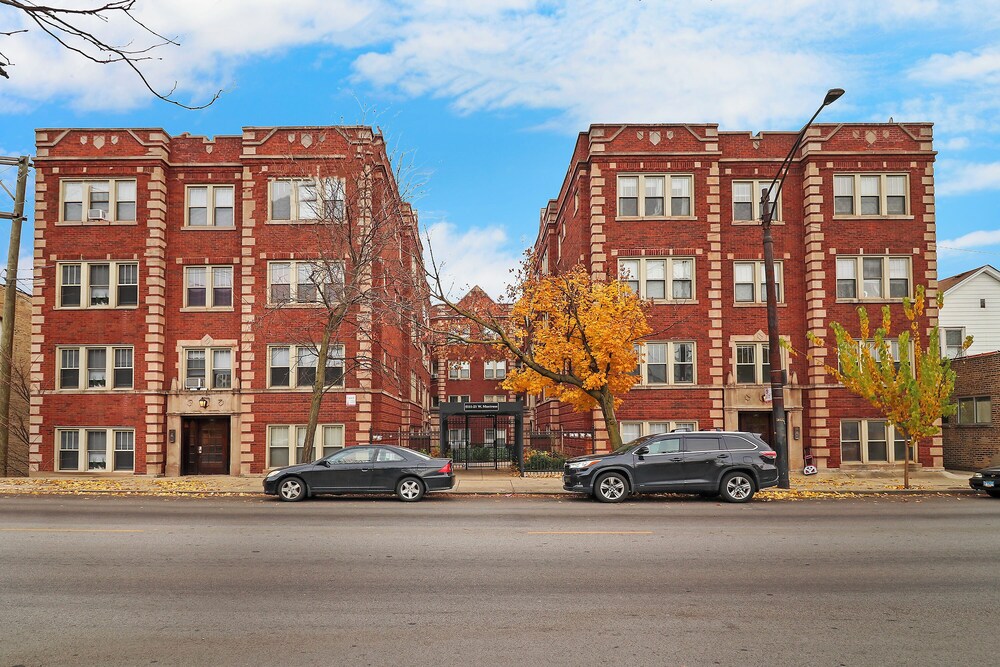 Cozy 2BR - Montrose 1A