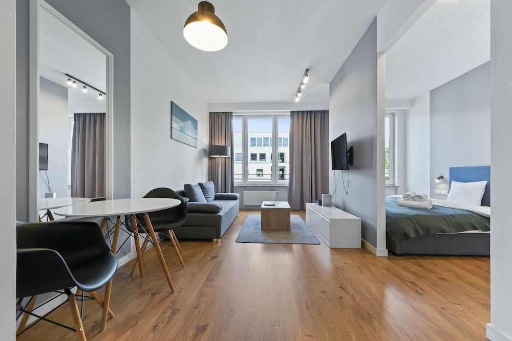 RentPlanet - Apartamenty Sławińska view 2