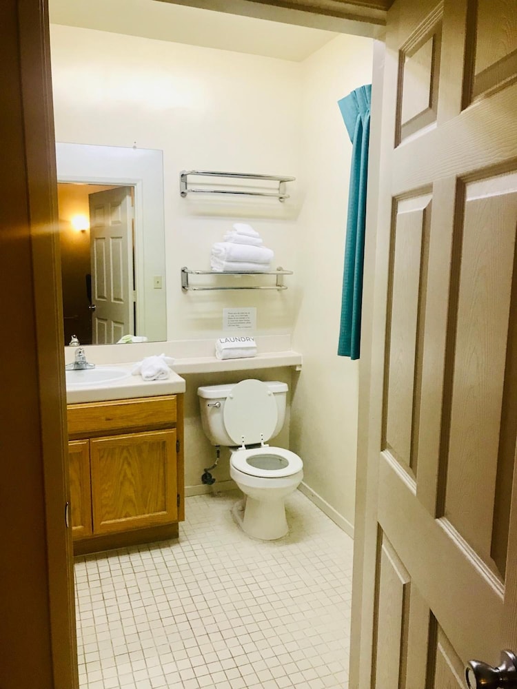 Turlock Vacations - Sunrise Inn Turlock - Property Image 8