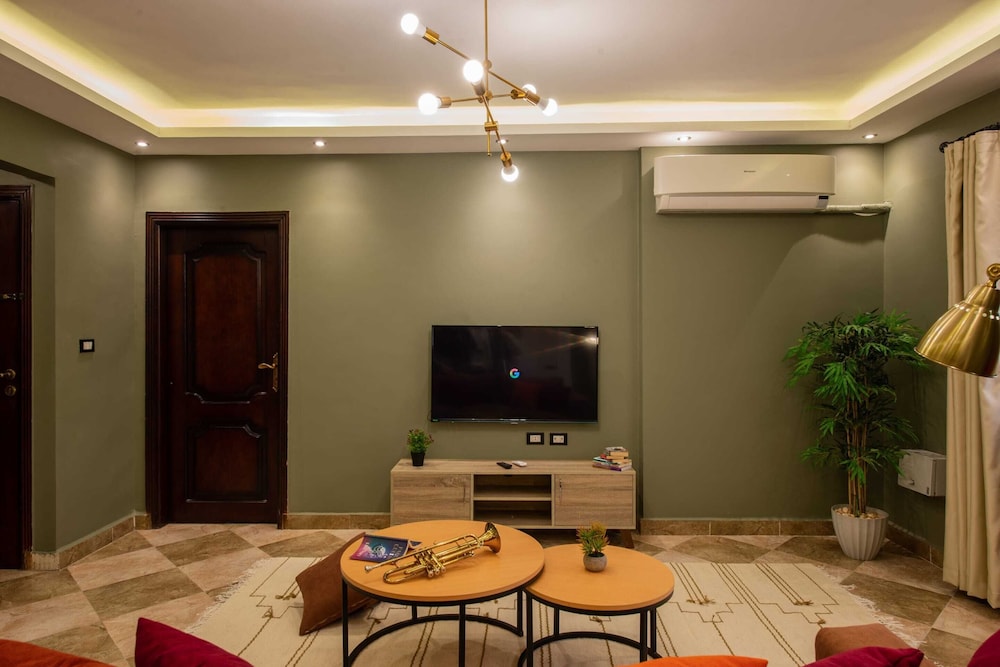 Xuru Stays I Play Foosball & Do Yoga - 1 BR Apt. 5 Min To Airport
