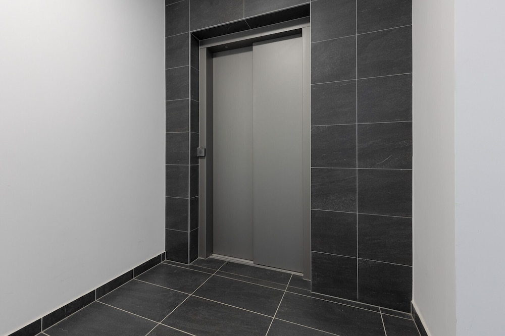 Business Apartment Warsaw by Renters view 2