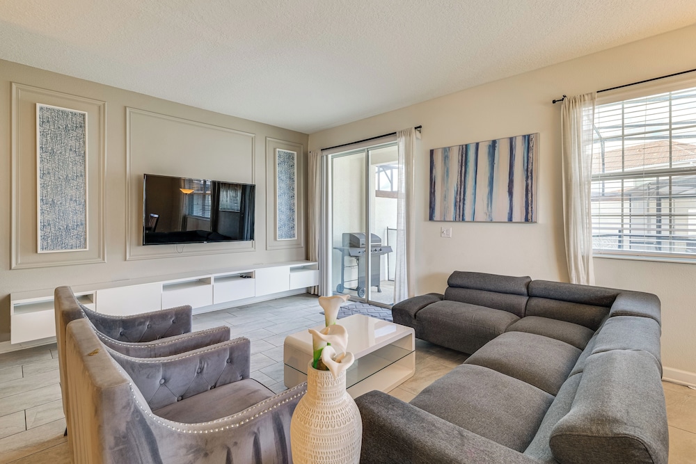 Family Oasis in Championsgate: Private Pool!