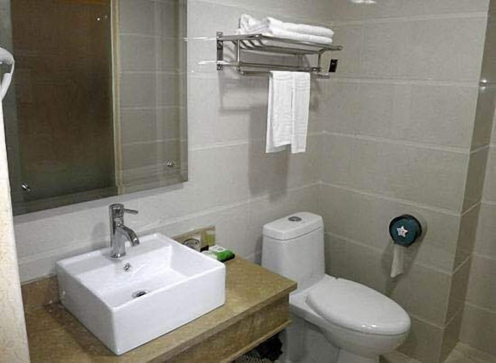 Huayun Business Hotel