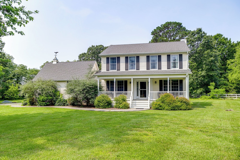 Waterfront Home w/ Hot Tub in Bozman Village!