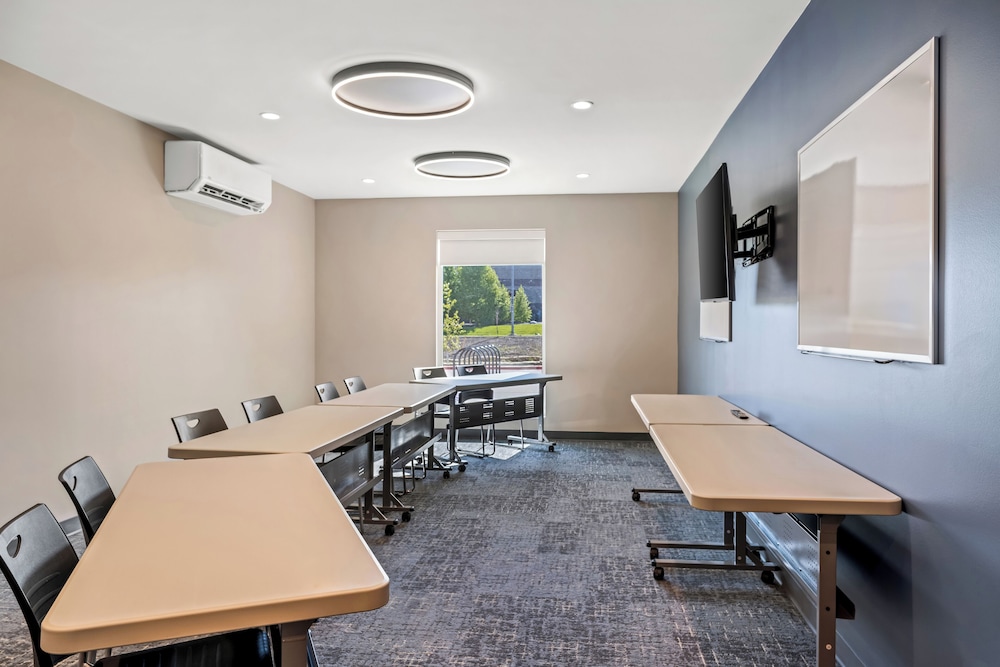 Everhome Suites Somerset - South Brunswick