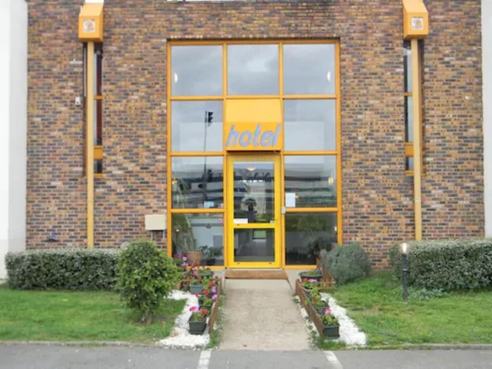 Poitiers Vacations - Class Hotel Poitiers - Property Image 1