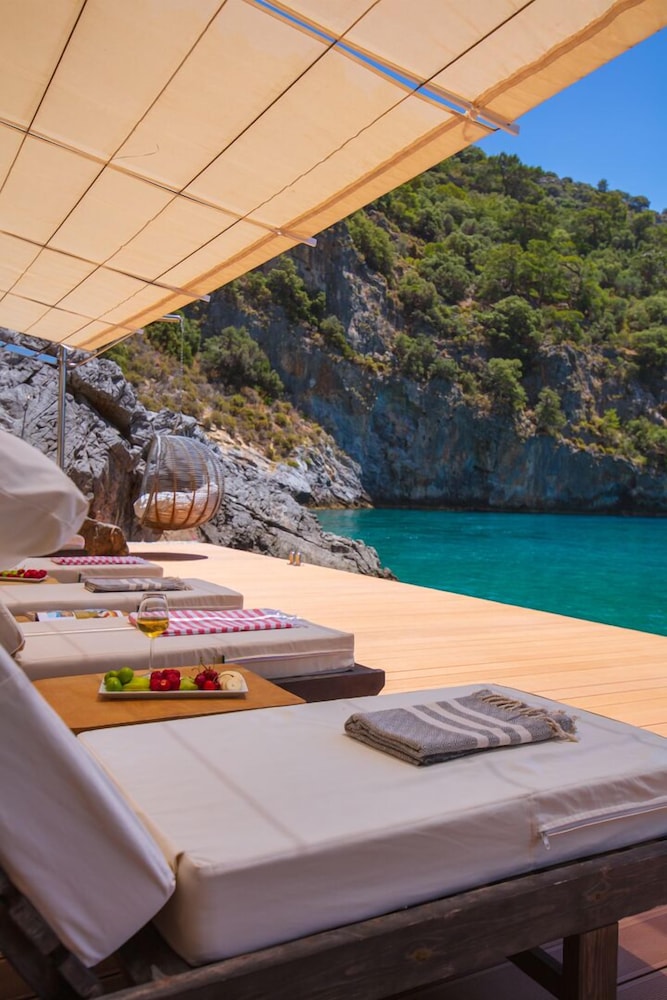 Private Island-Style Ultra Luxury Villa Estate