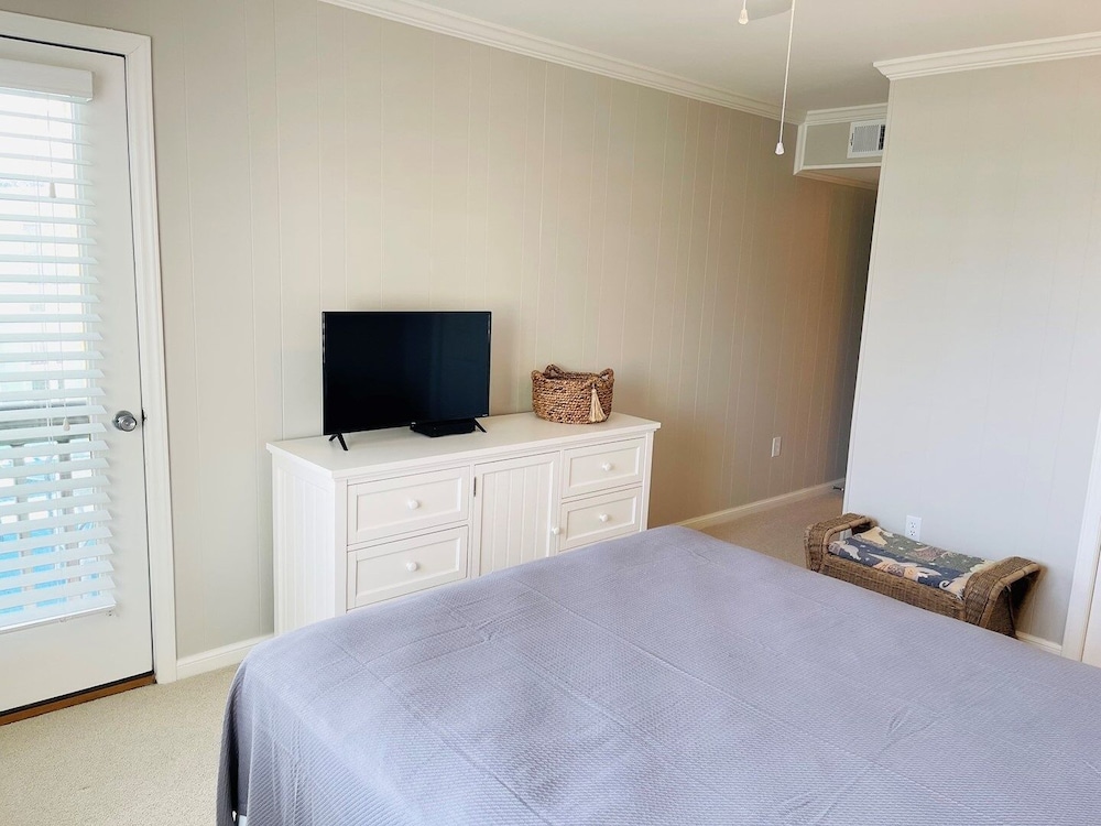 The Skipper 2 Bedroom Condo by RedAwning view 5