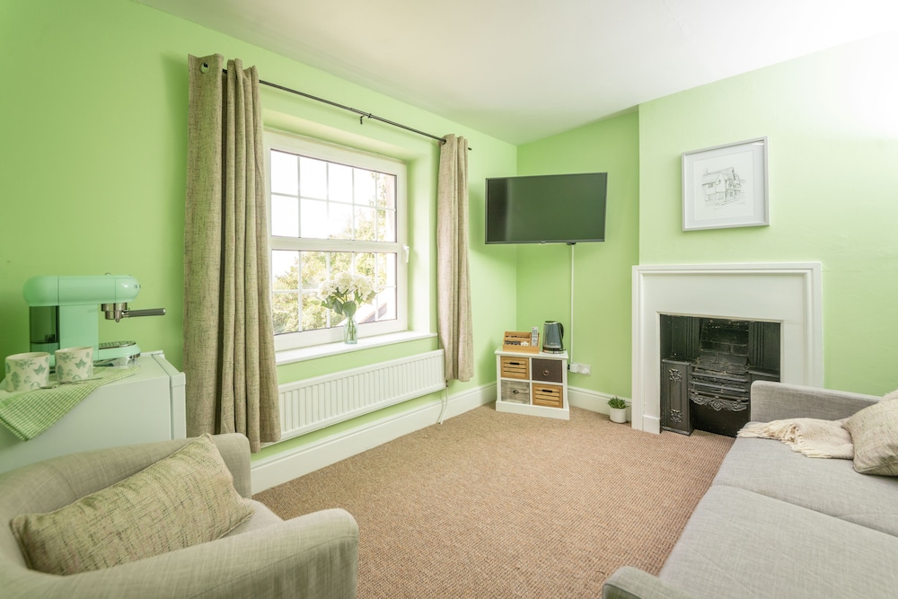 Chippenham Vacations - Rising Sun Pub, Restaurant and Room - Property Image 1
