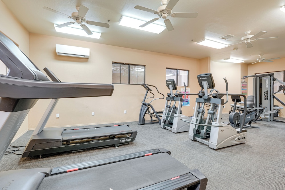 1 Mi to Golf: Lake-view Condo w/ Pool in Chandler!