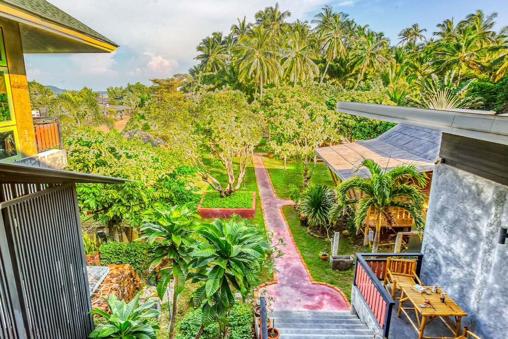 Tonmai Suites
