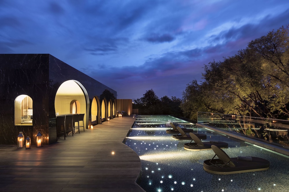 Hotel Cross Chiang Mai Riverside - Image 1