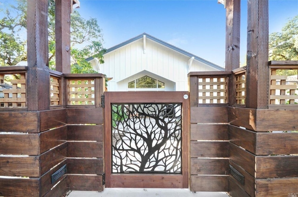 Peaceful Glen Ellen 3br W/ Deck, Garden & Parking! 3 Bedroom Home by RedAwning view 4