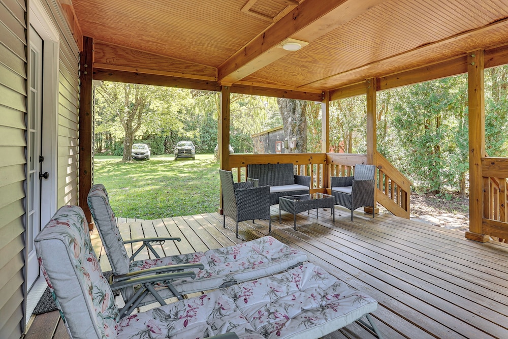 15 Mi to Penn State: Hideaway w/ Fire Pit!