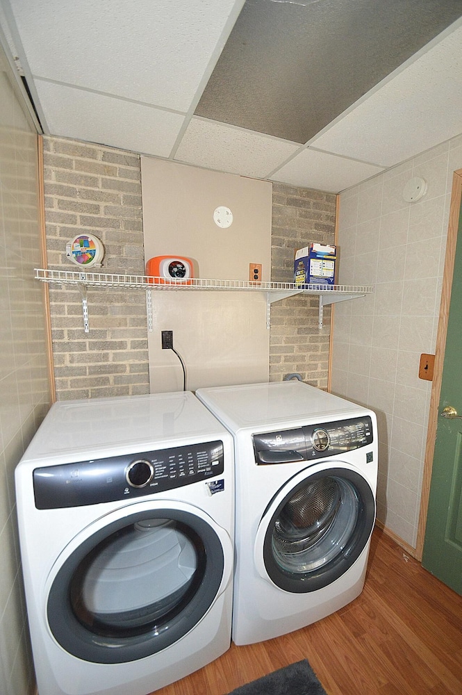 Broadway Cottage - Convenient Location!