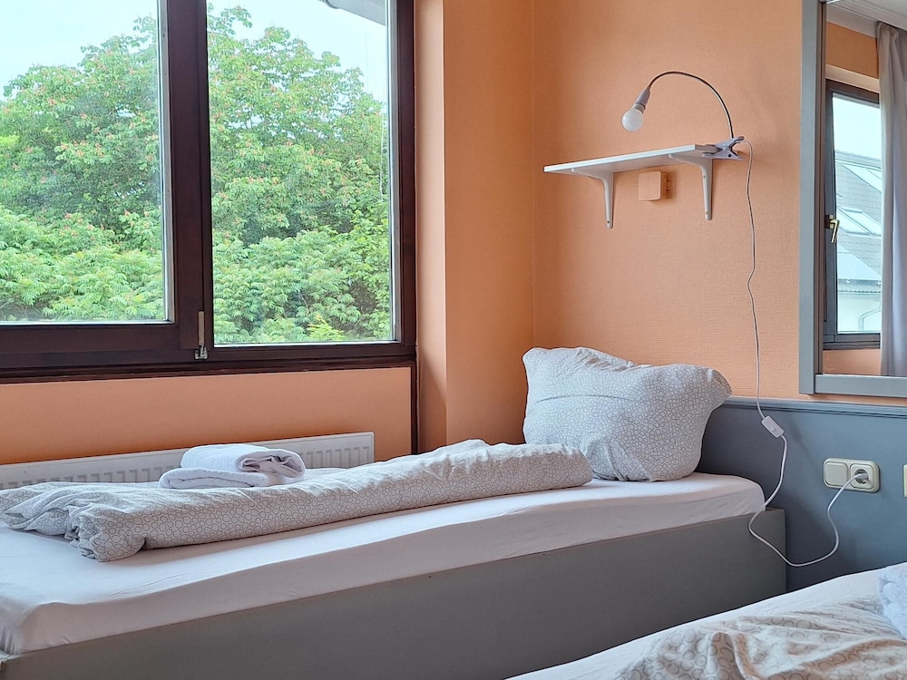 2-Rent Group Hostel Rooms AUB162