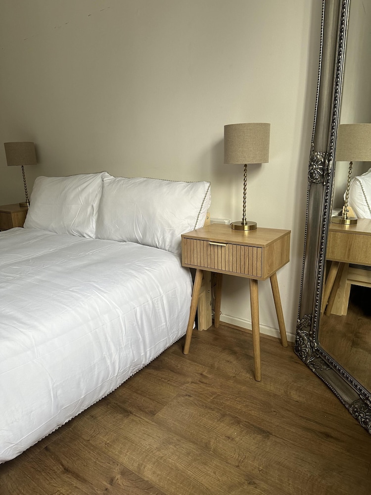 Fab Excel London Flat, Warm Cosy Liz Line