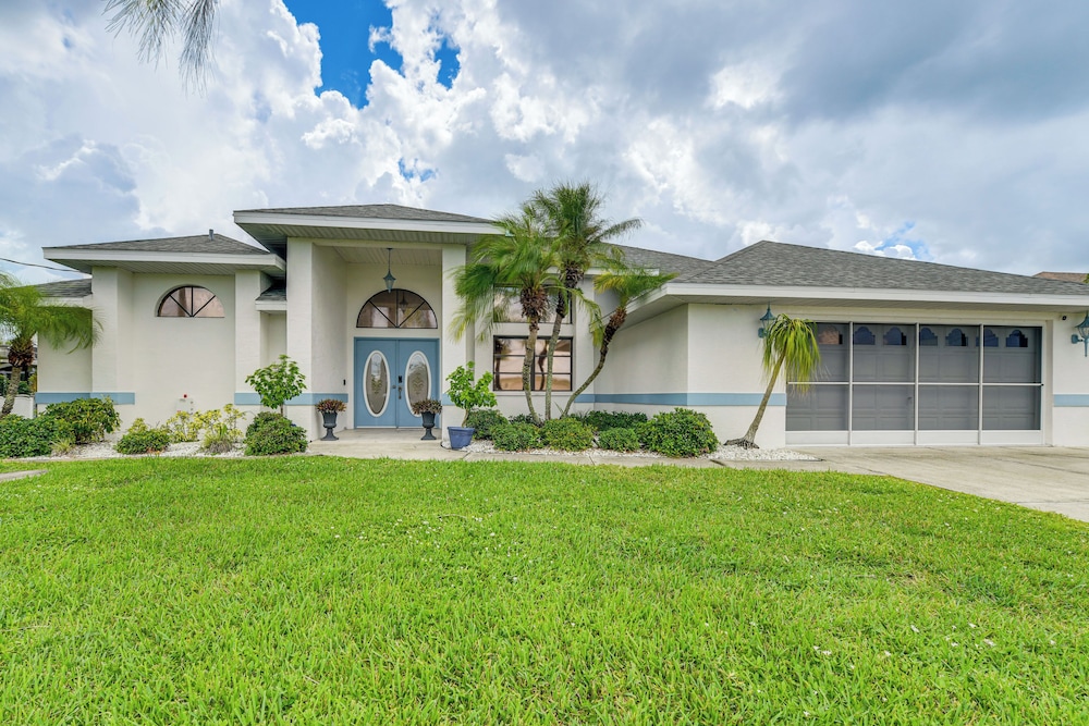 Sunroom & Dock! Canal-front Home in Port Charlotte