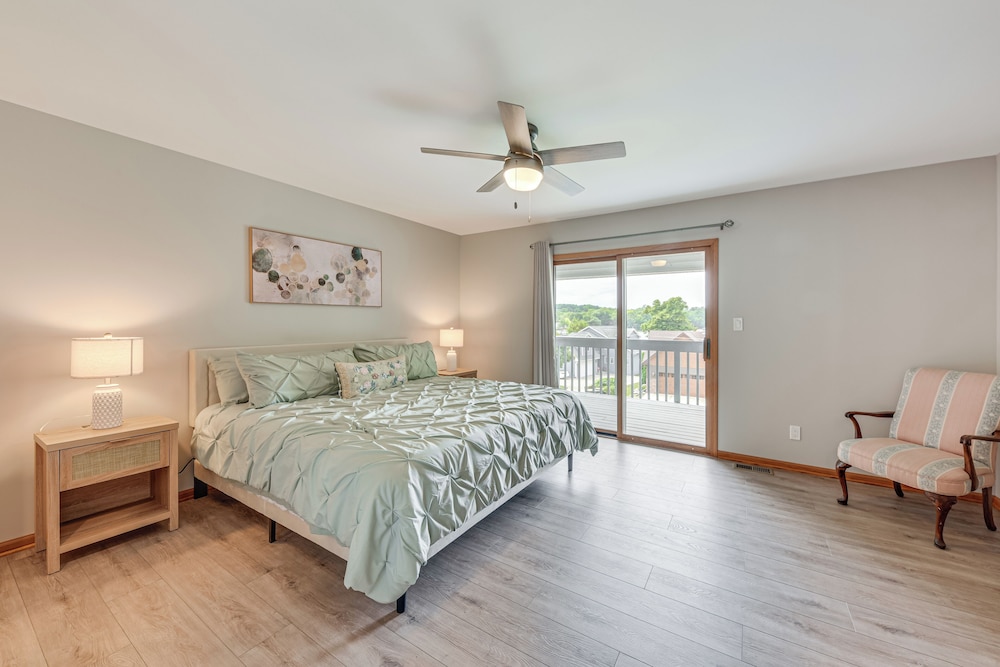 Lake Mary View: Pickleball Paradise Penthouse Unit