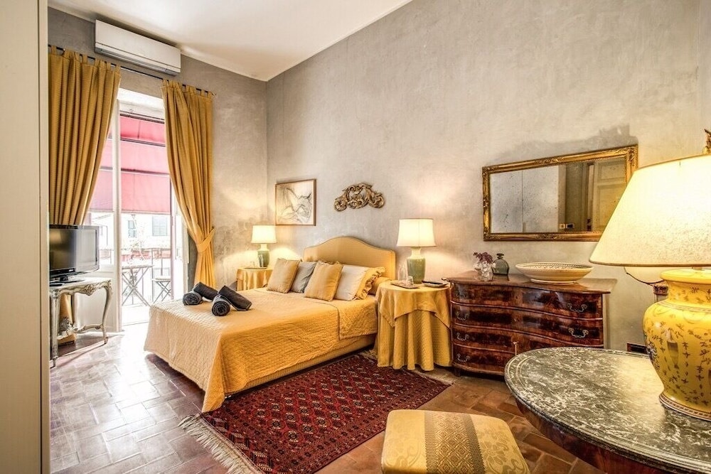Wonderful Apartment With Balcony In Piazza Margana