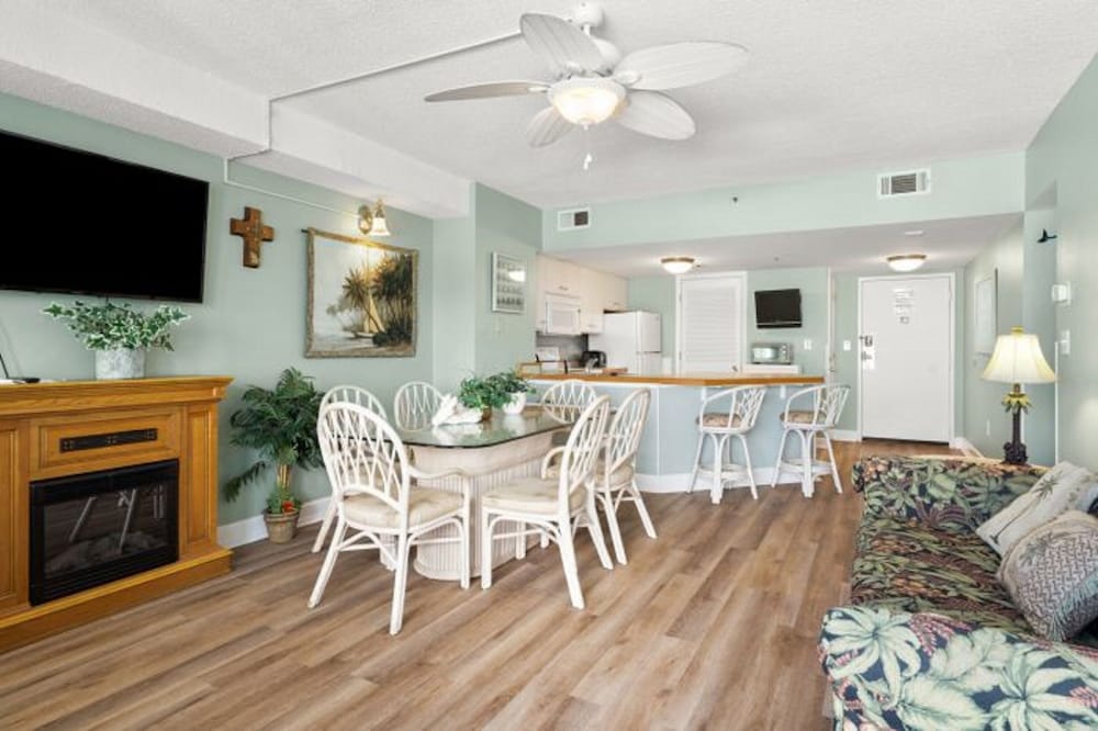 The Palace Resort by Elliott Beach Rentals