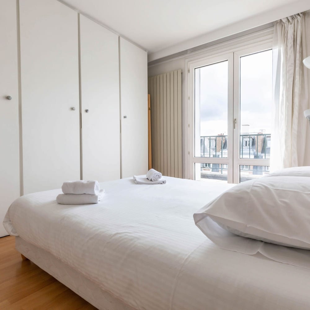 Amiral View Great 1 Bedroom Apartment in Paris