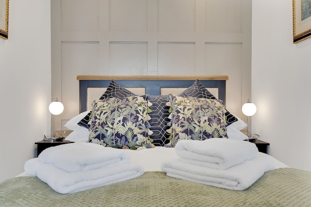 2 Bed - Hoe Heights by Smart Welcomes