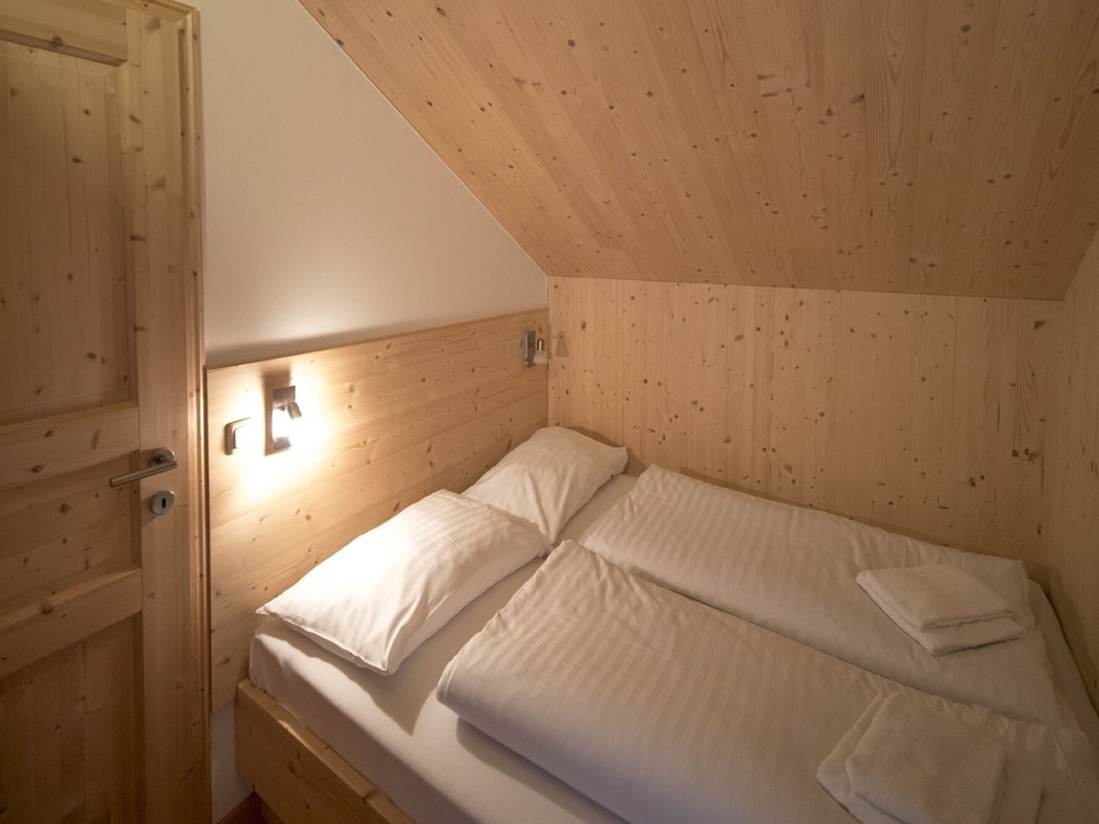 Deluxe Chalet With Whirlpool