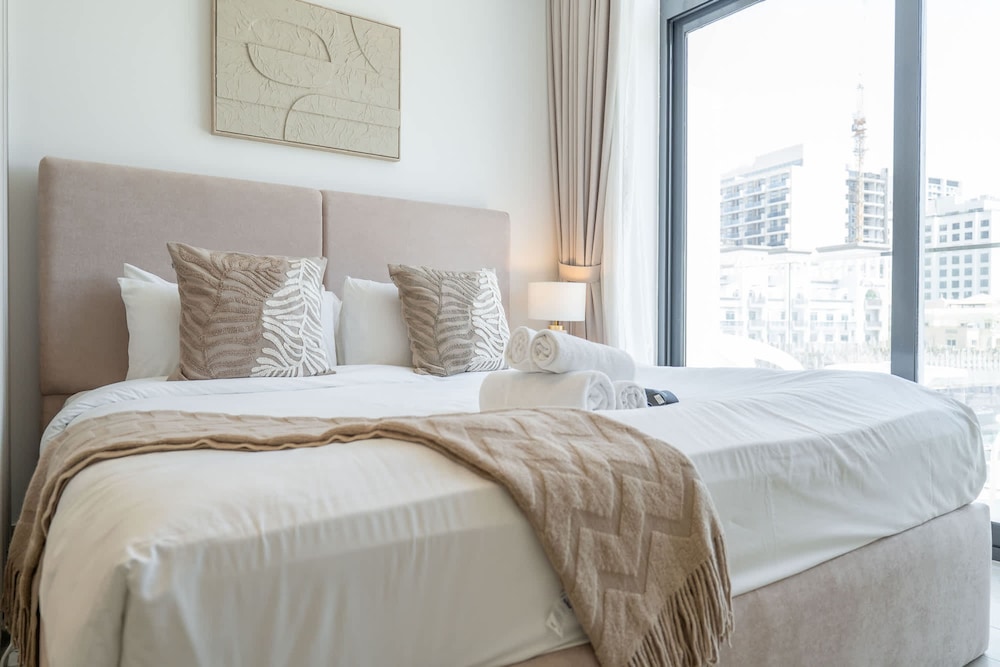 Stylish Studio Sleeps 2 With Balcony