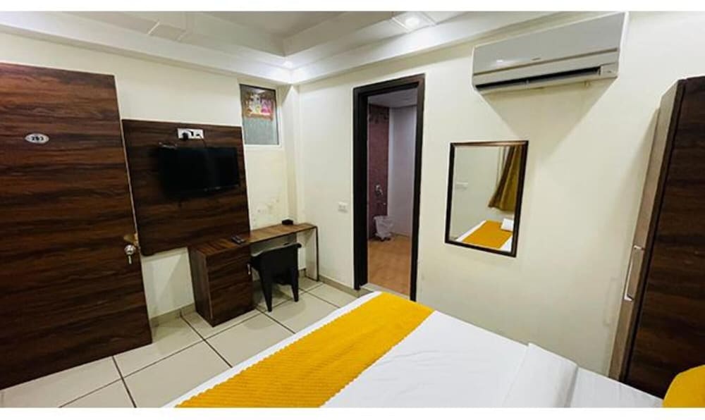 Hotel HSP Suites - Near IGI Airport - New Delhi