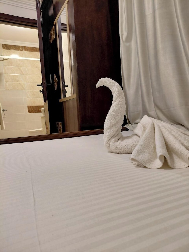 Pearl pyramids Inn