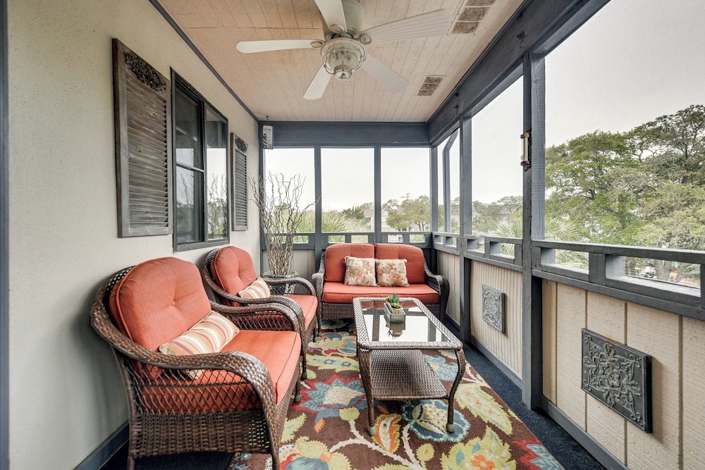 1 Mi to Coast: Myrtle Beach Condo w/ Balconies!