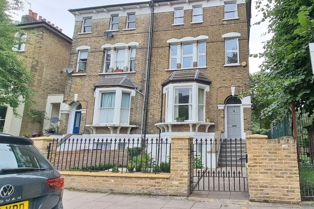 Elegant 2-bed Victorian Flat
