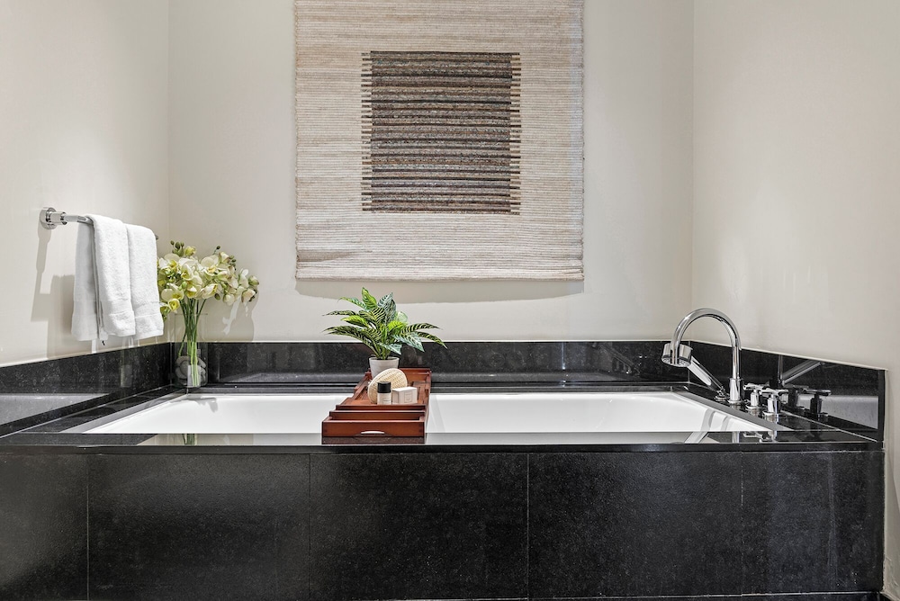 Luxury Vacation Rentals at The Setai by LRMB
