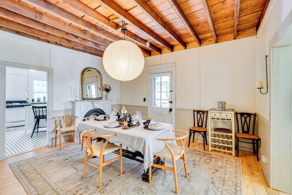 Historic Catskills Farmhouse Cottage by Belleayre